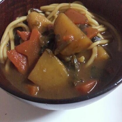 カレーの残りはいつもうどんだったのですが、初めて中華麺でやってみました！カレーと合って美味しかったです！中華麺いいですね！